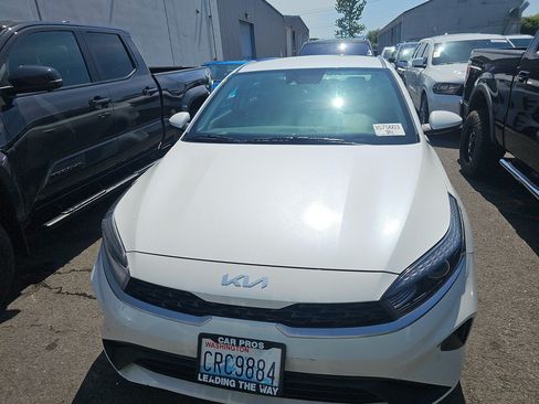 Used 2024 Kia Forte LXS FWD image 3