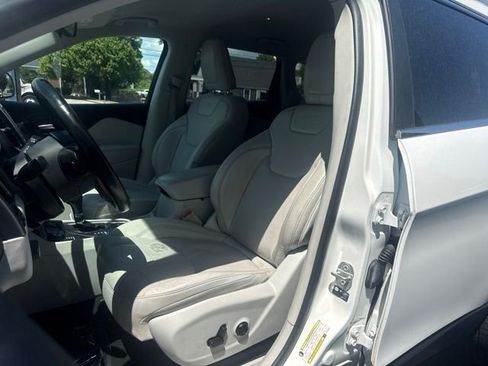 Used 2021 Jeep Cherokee Latitude Lux AWD/4WD image 10
