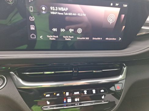 Used 2025 Buick Envista Preferred FWD image 29