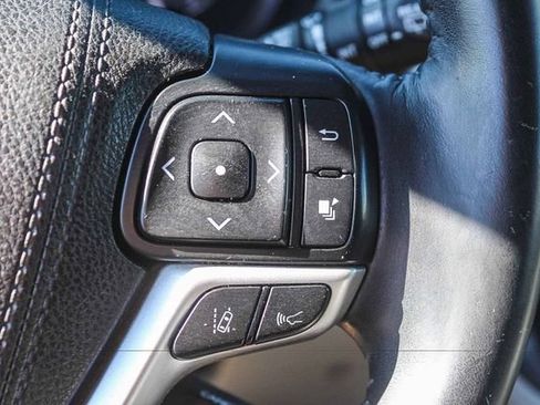 Used 2018 Toyota Highlander XLE w/ Carpet Mat Package (TMS) FWD image 30