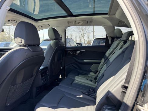Used 2023 Audi Q7 Premium w/ Convenience Package image 23