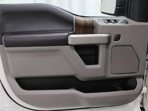 Used 2018 Ford F150 Lariat w/ Equipment Group 502A Luxury AWD/4WD image 11