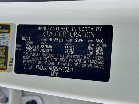 Used 2025 Kia Soul LX w/ LX Technology Package FWD image 12