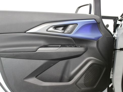 Used 2025 Chevrolet Equinox EV LT w/ Convenience Package image 7