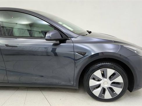 Used 2024 Tesla Model Y Long Range image 7
