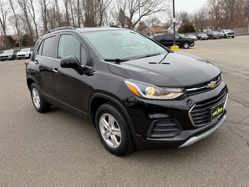 Used 2019 Chevrolet Trax LT w/ LT Convenience Package image 7