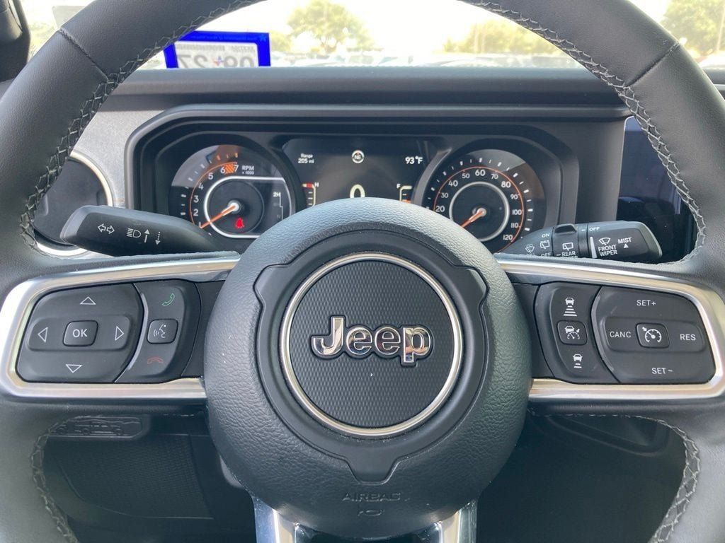 Used 2026 Jeep Wrangler Unlimited Sahara AWD/4WD image 16