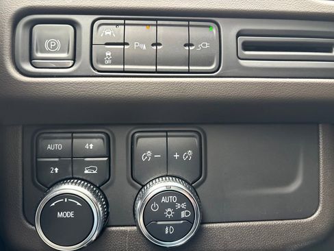 Used 2021 GMC Yukon SLT w/ SLT Luxury Package AWD/4WD image 22