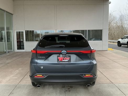 Used 2024 Toyota Venza LE AWD/4WD image 20