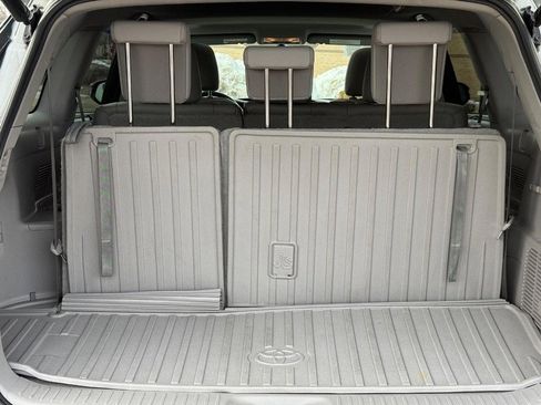 Used 2016 Toyota Highlander XLE image 9