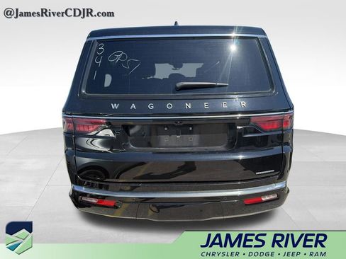 Used 2024 Jeep Wagoneer L Series II w/ Flexible Seating Group image 6