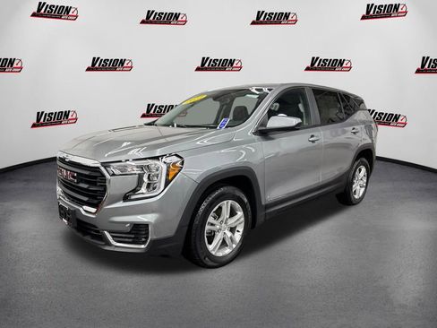 Used 2023 GMC Terrain SLE image 1