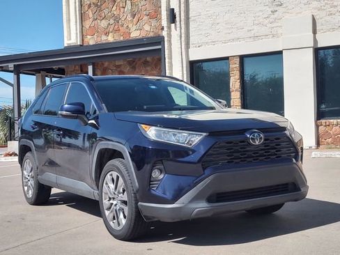 Used 2020 Toyota RAV4 XLE Premium FWD image 1
