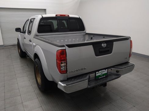 Used 2019 Nissan Frontier SV RWD image 5