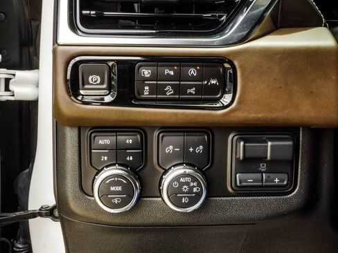 Used 2025 GMC Yukon XL Denali Ultimate AWD/4WD image 30