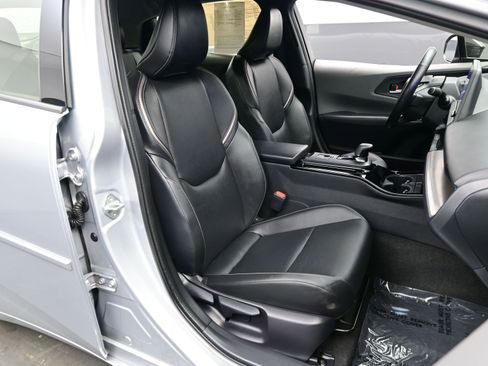 Used 2025 Toyota Prius XLE image 14