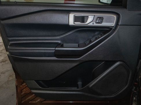 Used 2020 Ford Explorer Limited RWD image 11