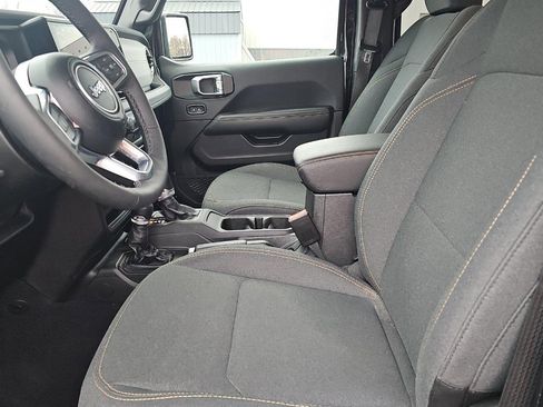 Used 2025 Jeep Wrangler Unlimited Sahara image 7