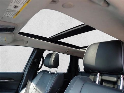 Used 2019 Jeep Grand Cherokee Summit w/ Skid Plate Group AWD/4WD image 4