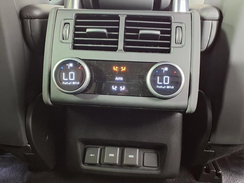 Used 2023 Land Rover Discovery HSE R-Dynamic AWD/4WD image 12
