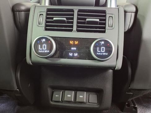 Used 2023 Land Rover Discovery HSE R-Dynamic AWD/4WD image 12
