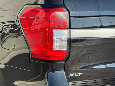Used 2024 Ford Expedition XLT image 28