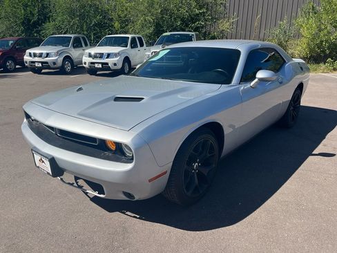 Used 2019 Dodge Challenger SXT w/ Plus Package image 3