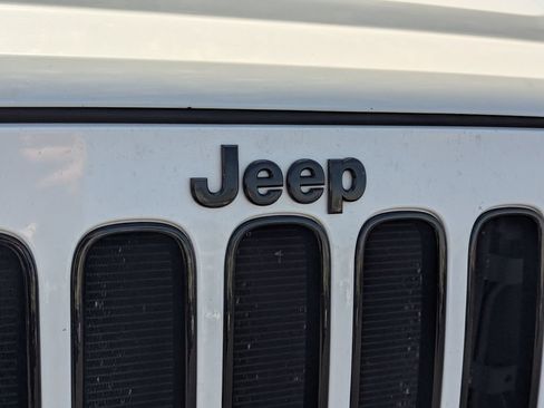 Used 2015 Jeep Wrangler Unlimited Sahara AWD/4WD image 11