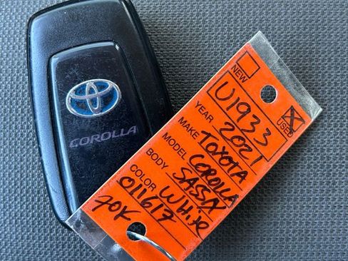 Used 2021 Toyota Corolla LE FWD image 32