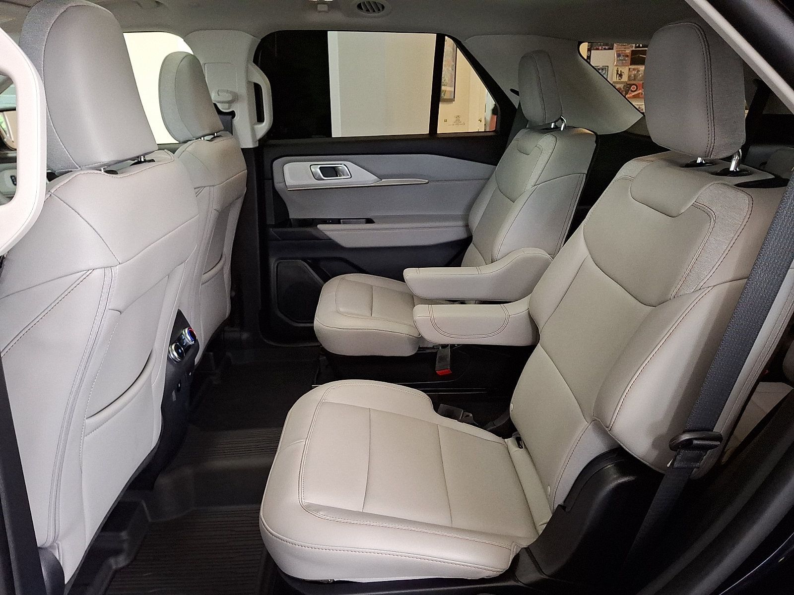 Used 2026 Ford Explorer Active w/ Active Comfort Package AWD/4WD image 12
