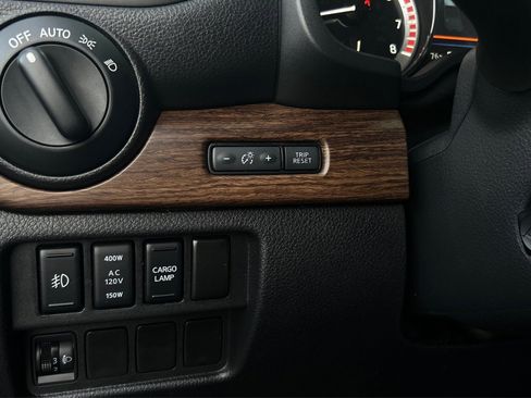 Used 2019 Nissan Titan Platinum Reserve image 37