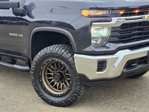 Used 2024 Chevrolet Silverado 2500 LT image 2