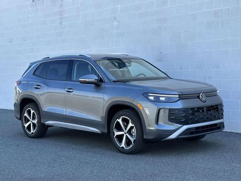 New 2026 Volkswagen Tiguan SE image 8