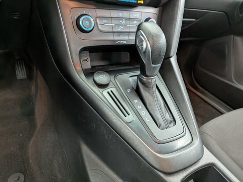 Used 2018 Ford Focus SE FWD image 25