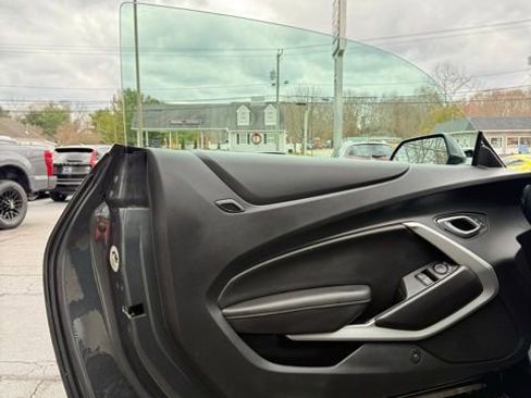 Used 2018 Chevrolet Camaro SS image 39