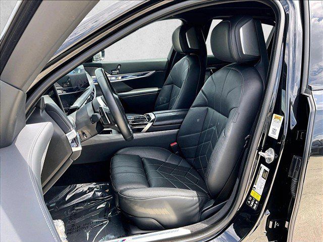 Used 2023 BMW 760i xDrive AWD/4WD image 25
