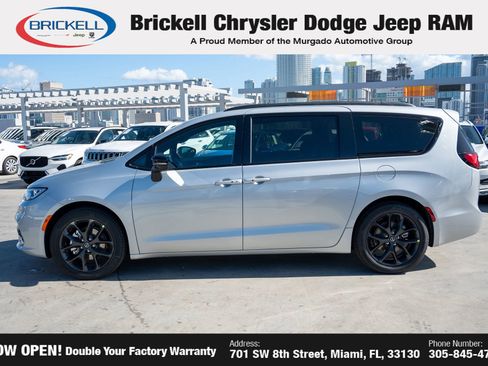 New 2026 Chrysler Pacifica Select w/ S Appearance Package image 8