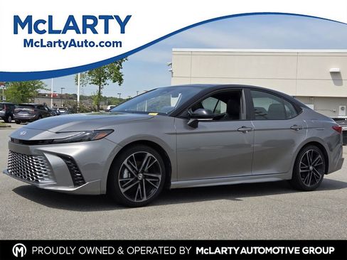 Used 2025 Toyota Camry XSE FWD image 1
