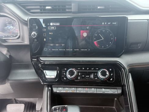 Used 2023 GMC Sierra 1500 AT4 w/ Technology Package AWD/4WD image 11
