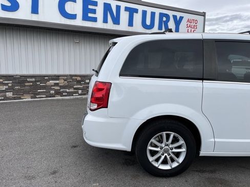 Used 2018 Dodge Grand Caravan SXT image 19
