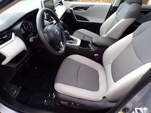 Used 2022 Toyota RAV4 XLE image 20