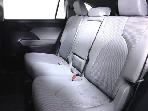 Used 2020 Toyota Highlander LE AWD/4WD image 34