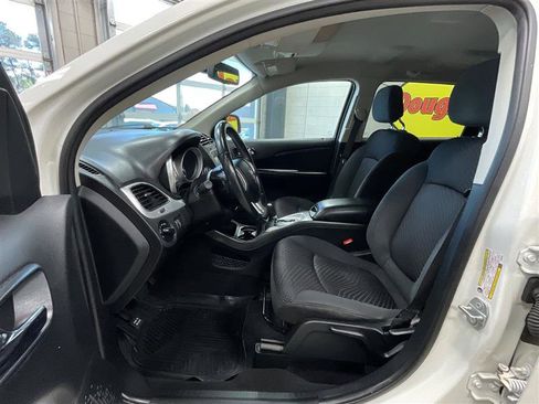Used 2018 Dodge Journey SE w/ Connectivity Group FWD image 10