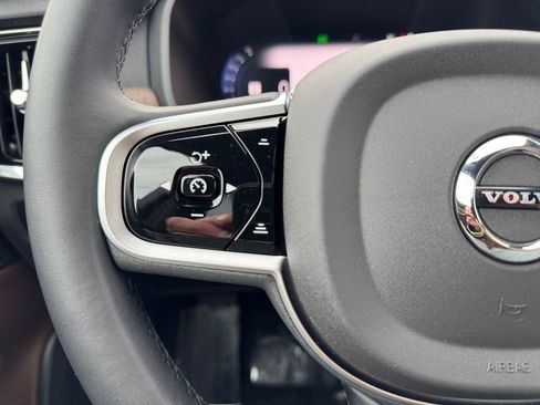 Certified 2025 Volvo V90 B6 Cross Country Plus image 14