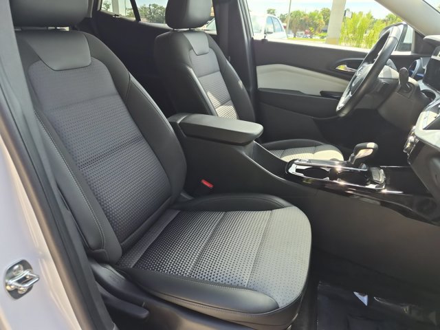 Used 2025 Chevrolet Trax LT w/ LT Convenience Package FWD image 30