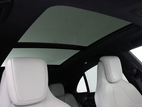 Certified 2024 Porsche Macan 4 Electric image 25