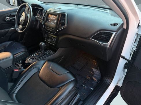 Used 2019 Jeep Cherokee Latitude Plus image 21