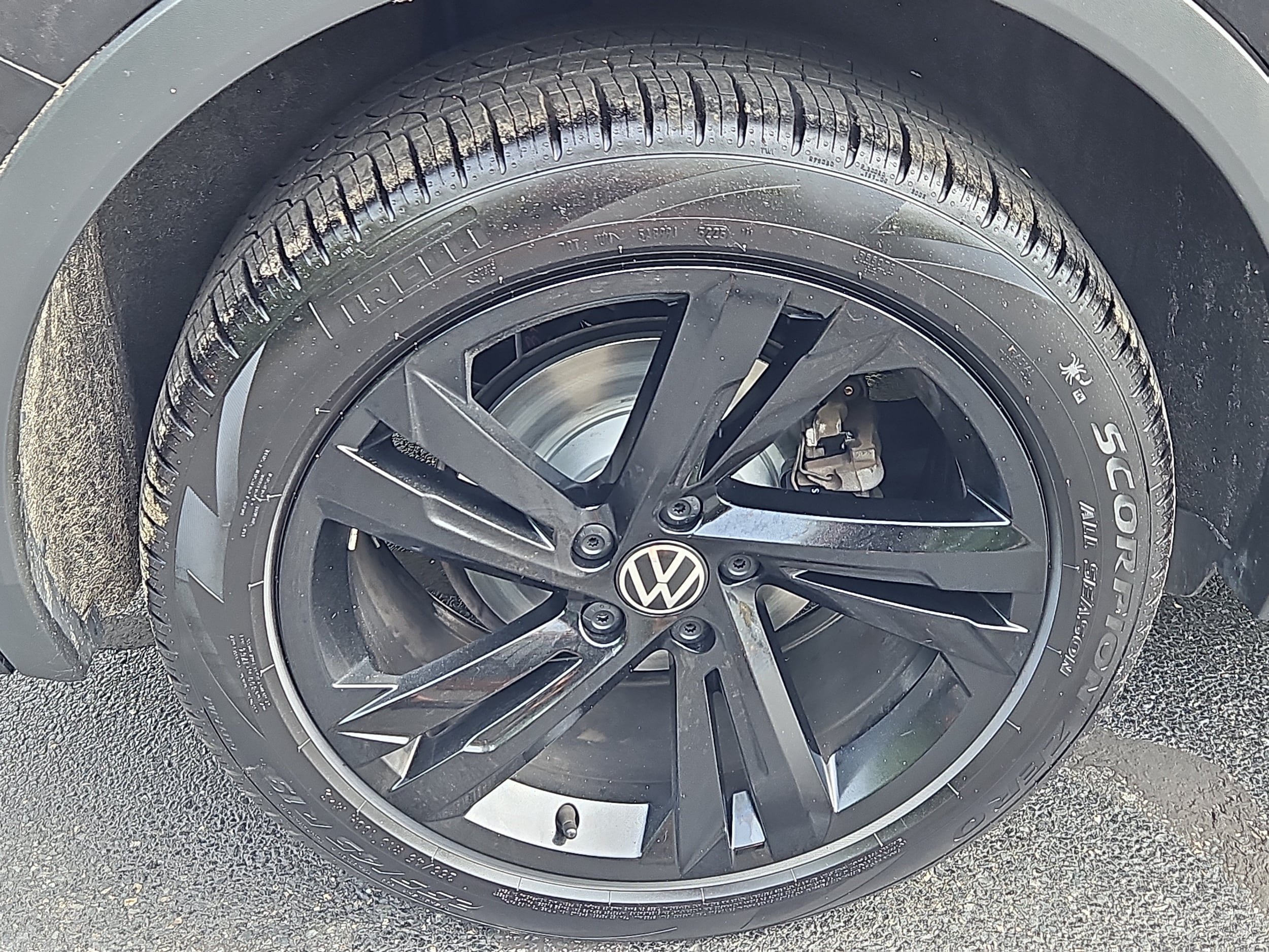 Used 2023 Volkswagen Tiguan SE R-Line AWD/4WD image 28
