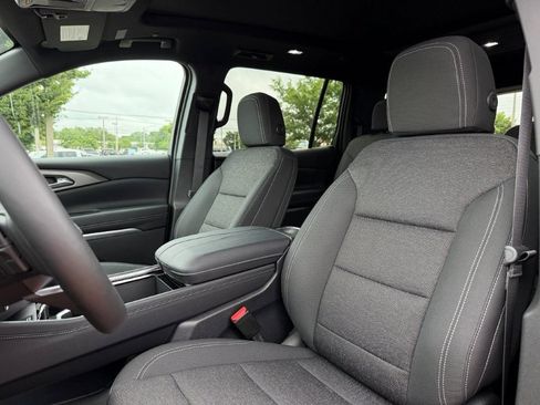 New 2026 Chevrolet Traverse LT w/ Sun and Wheel Package FWD image 12