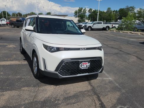 Used 2023 Kia Soul S FWD image 18